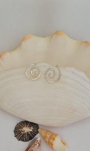 Handcrafted Silver Earstuds in swirled shell shape