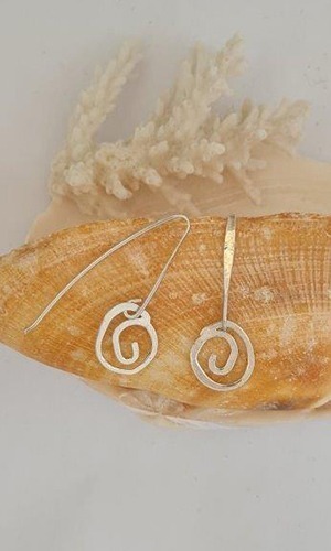Swirl danglys with polished hammered finish